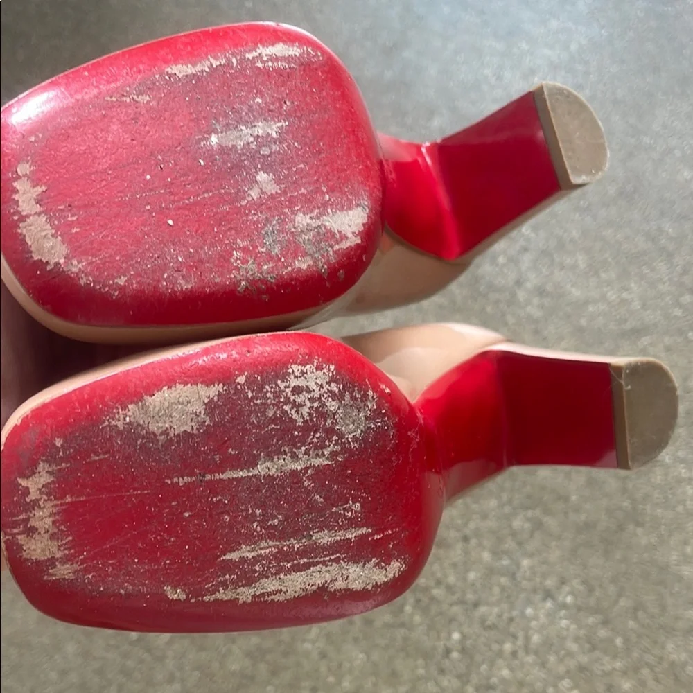 Christian Louboutin Women's Nude Pumps sz 38 1/2 - Picture 4 of 7